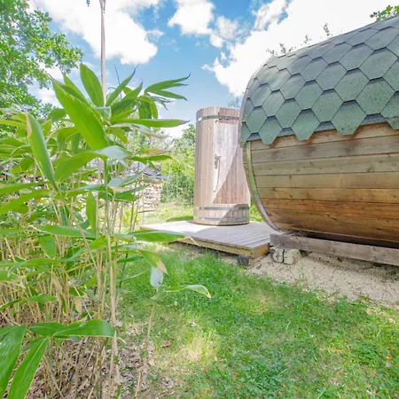 La Pom De Pin Chennegy