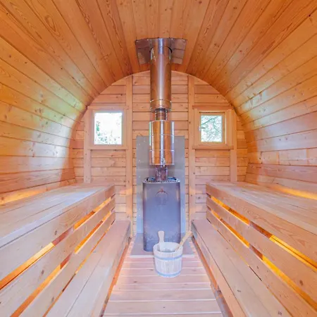 La Pom De Pin Holiday home *